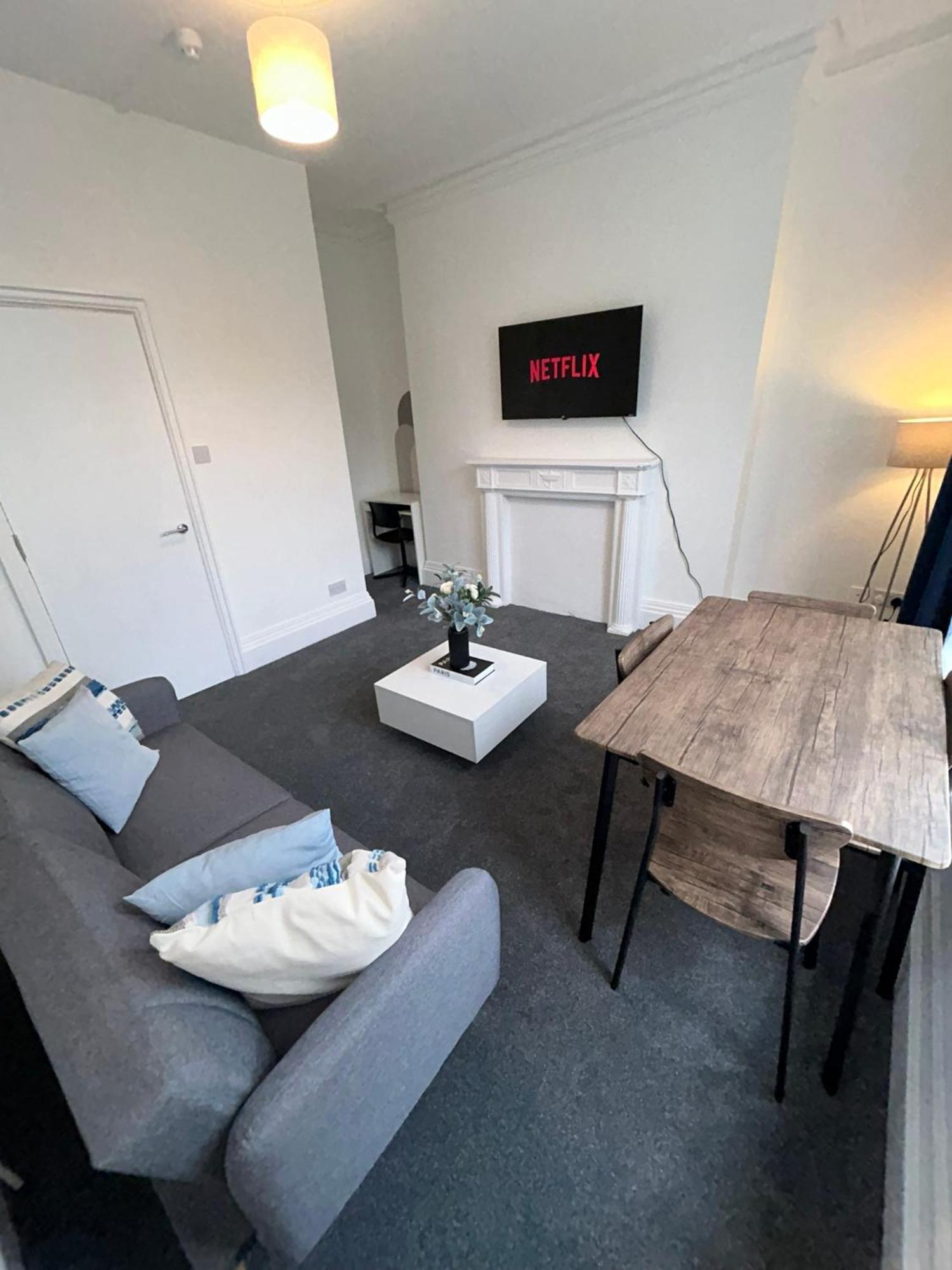 Brand New Modern Apartments Steps From Gloucester Quays Eksteriør billede