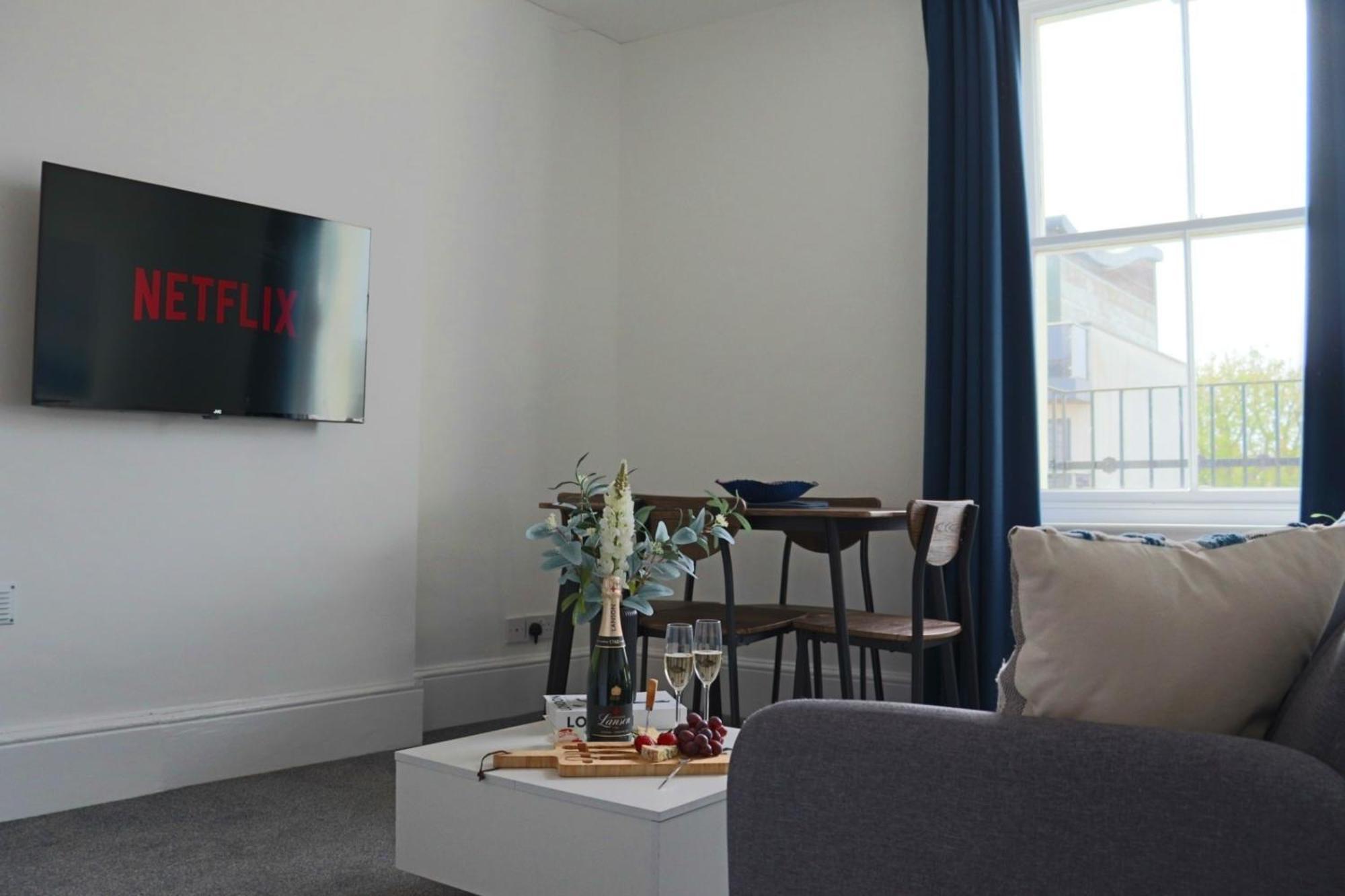 Brand New Modern Apartments Steps From Gloucester Quays Eksteriør billede