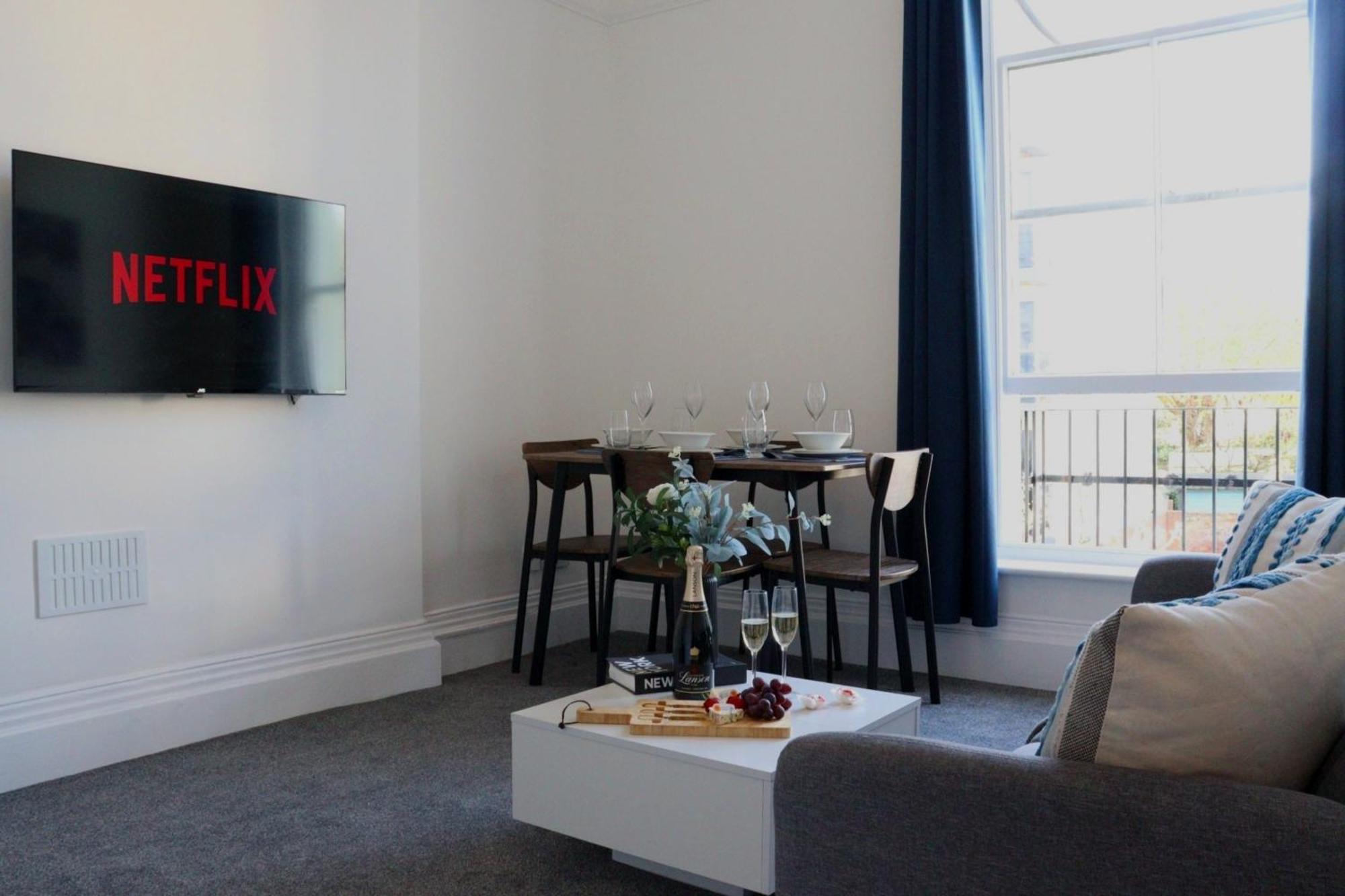 Brand New Modern Apartments Steps From Gloucester Quays Eksteriør billede
