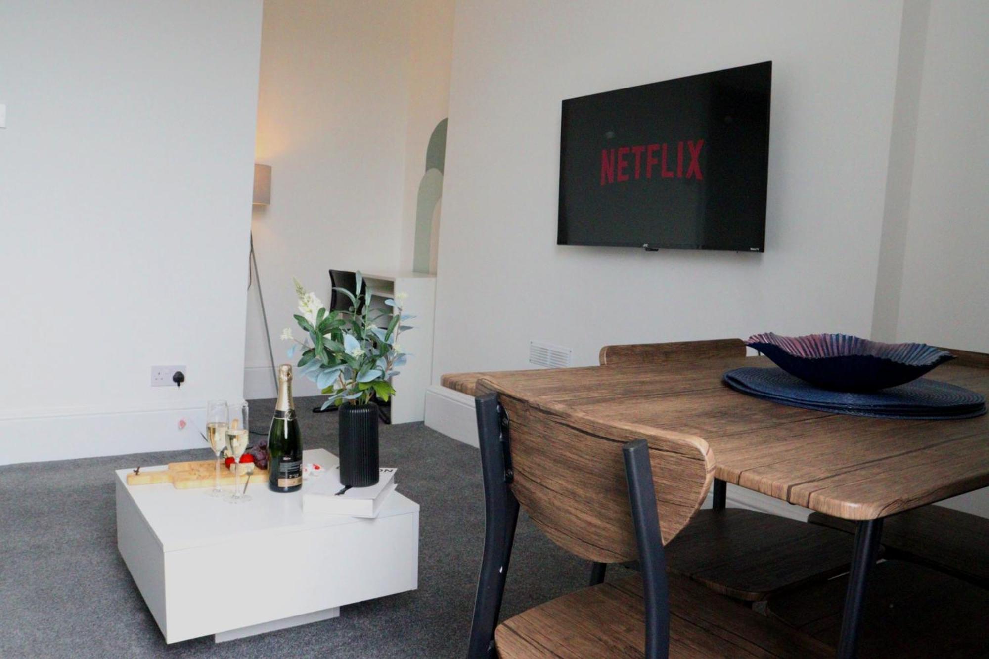 Brand New Modern Apartments Steps From Gloucester Quays Eksteriør billede